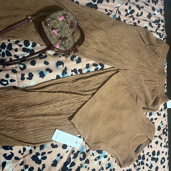 Brown Ribbed Two-Piece Set - Picture 3 of 3